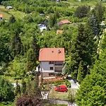 6Bdr Home In Nature