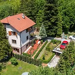 6Bdr Home In Nature