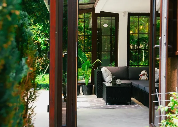 6Bdr Home In Nature